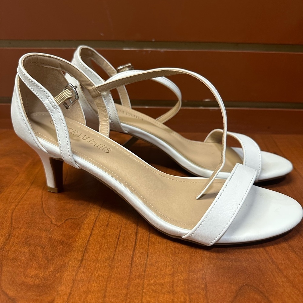 Dream Pairs White Sandals View 2